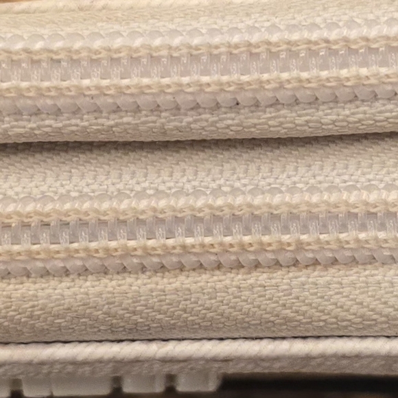 GUESS Women’s Taupe G Logo Faux Leather Wallet Zip Around Style - Picture 3 of 8